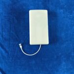 Single-polarization wall-mounted antenna technology