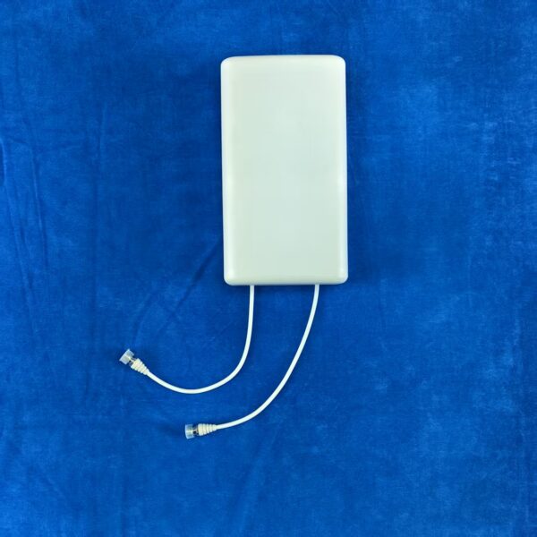 Dual-polarized wall-mounted antenna